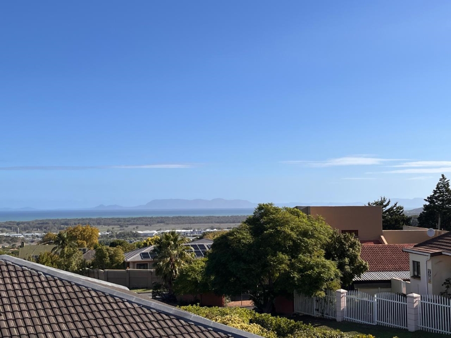 4 Bedroom Property for Sale in Die Wingerd Western Cape